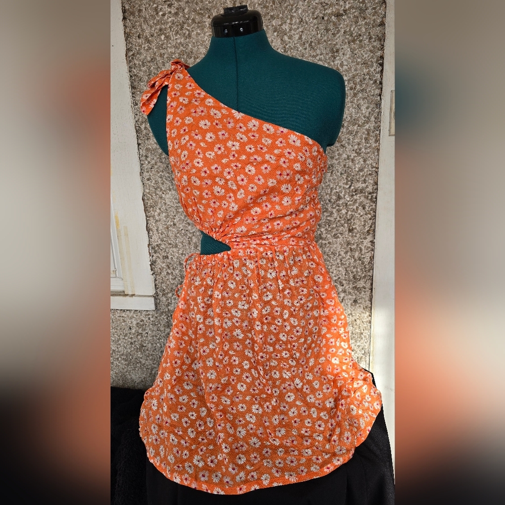 NWOT Sky to Moon Orange Floral One-Shoulder Cut-Out Dress | Medium